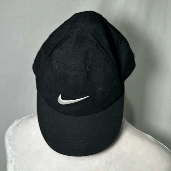 child size black Nike adjustable baseball hat - Picture 1 of 3